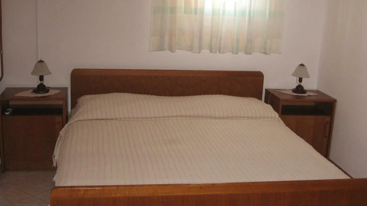 Apartments Grozdanic Fazana 0*,